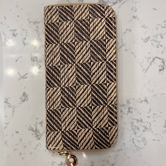 raffia straw zipper clutch wallet - holds 12 cards plus cash - Picture 3 of 8